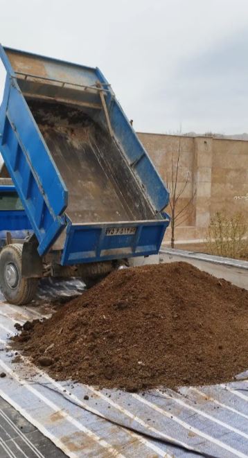 خاک باغچه گل باغچه درجه1 کودگوسفندی ماسه بادی در کنار گذر محلاتی شیراز - - -