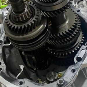 مکانیک تعمیر تخصصی گیربکس ۲۰۶-405-پارس تضمینی در آبیاری شیراز